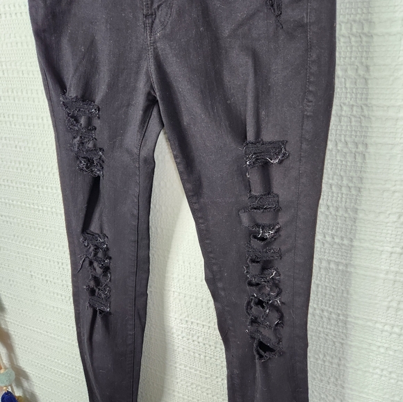 Frame Le Color Ripped Jeans In Film Noir - Picture 3 of 7